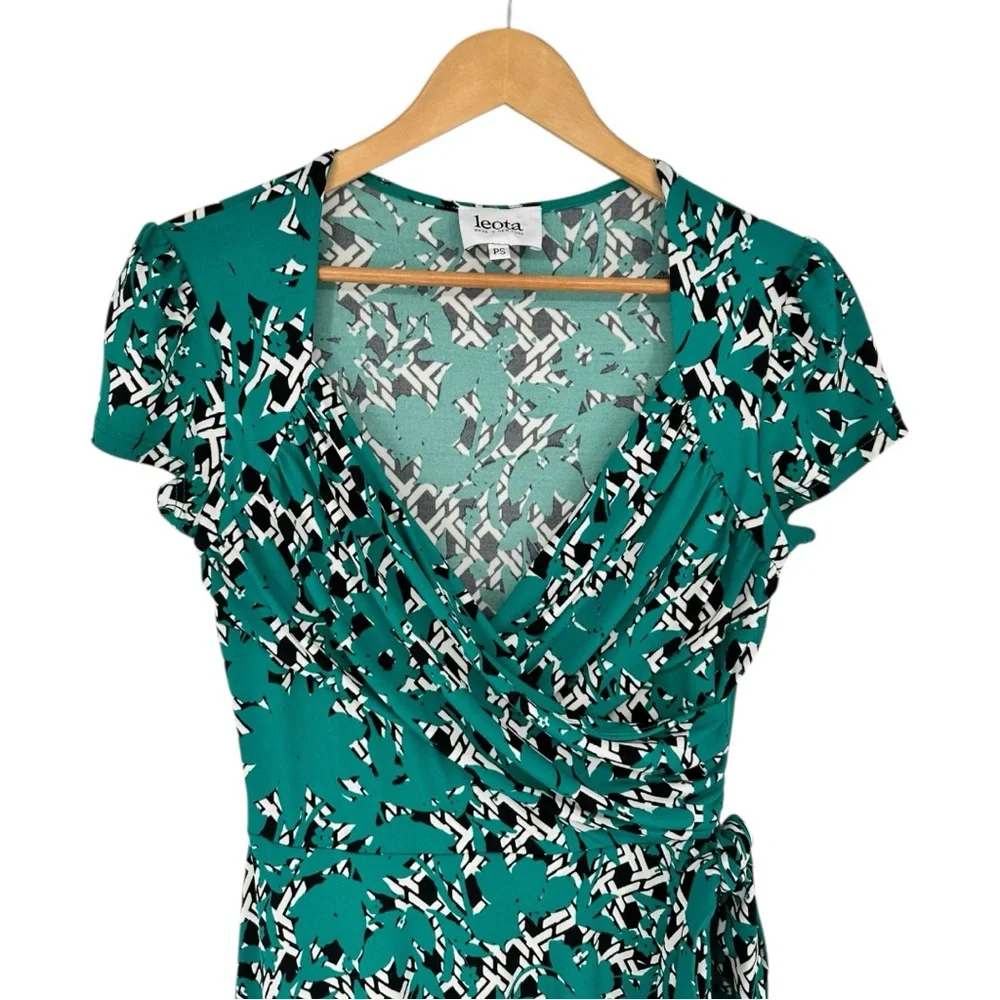 Leota Green Floral Geometric Print Faux Wrap Dress size Petite Small Cap Sleeve - Picture 2 of 10